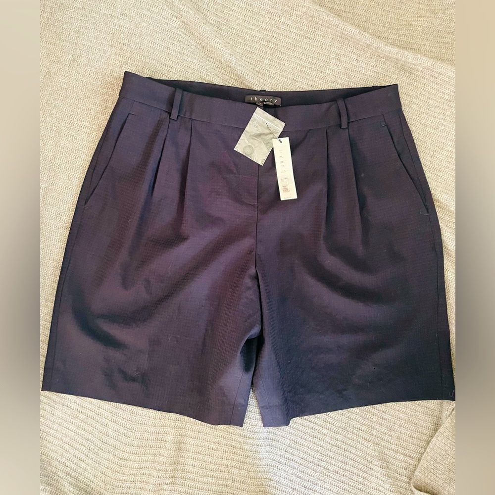 Theory Navy Women’s Size 12 Trouser Shorts in light weight 100% Virgin Wool NWT